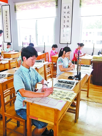 河南乡村学校少年宫:农村孩子也能学琴棋书画