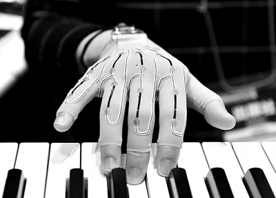 手套能记录钢琴指法