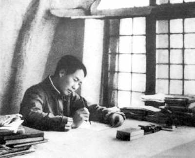 毛泽东在延安窑洞内写出《论持久战》《矛盾论》等重要著述 资料图片