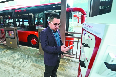 杭州公交车站有了免费“手机充电站”-河北频道-长城网