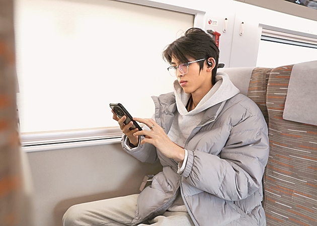 倍速时代慢下来：亿万听众见证播客走红