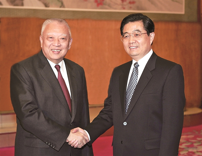 董建华先生生平 董建华先生生平