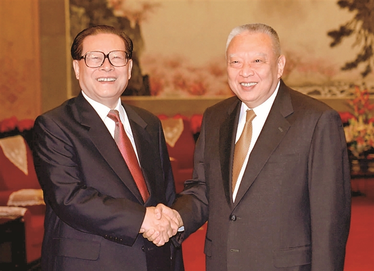 董建华先生生平 董建华先生生平