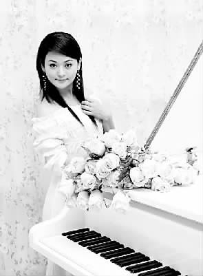 还热心公益事业,她还是湖南电视台热心助人的"帮女郎"