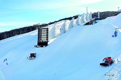 河北张家口：防风墙亮相冬奥赛场云顶滑雪公园