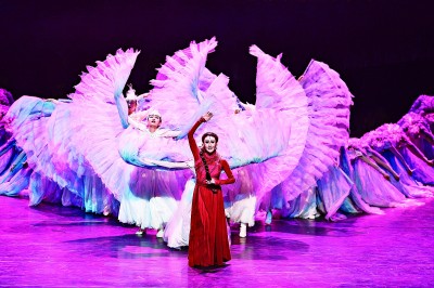 内蒙古艺术剧院出品的舞剧《骑兵》升级版在呼和浩特首演