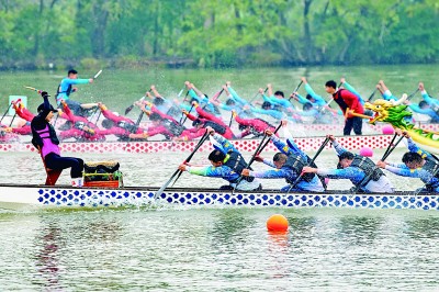 浙江省金华市在市区三江六岸水域举行冬季龙舟赛